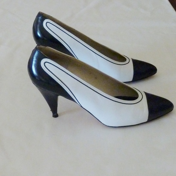 Vintage Evan Picone Navy and White Heels EUC - Picture 2 of 8